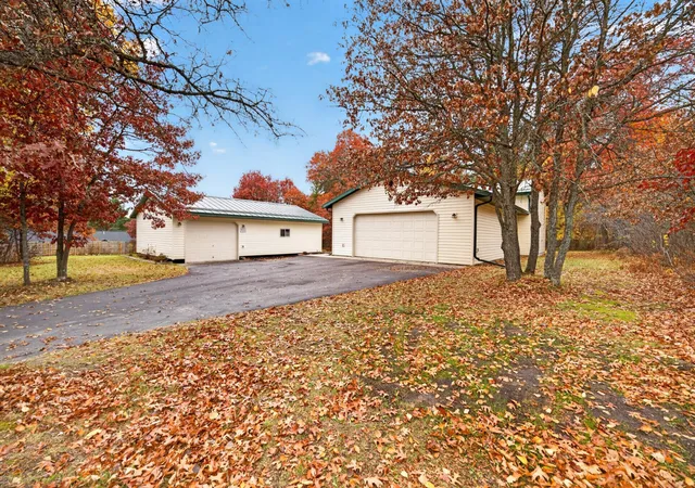 Photo 4 of Single family home for sale at 642 Ctr Point Ct NW, Bemidji, MN 56601 | MLS# 7159204 | Listing updated on 2026-10-21