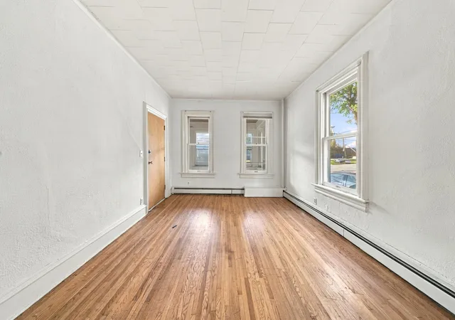 Listing Photo 4 - Condo for sale in building located at 696 5th St E, Saint Paul, MN 55106