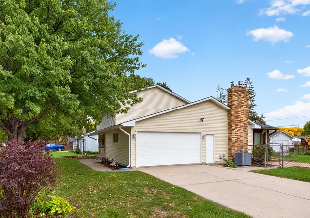 Photo 2 of Single family home for sale at 162 Emerson Ave W, Saint Paul, MN 55118 | MLS# 7159214 | Listing updated on 2026-10-14