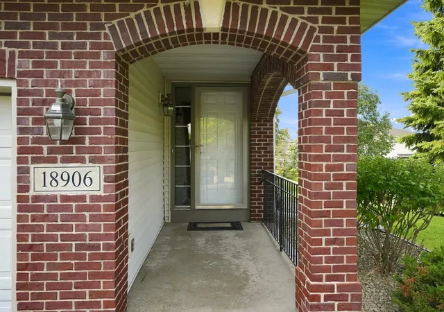 Photo 2 of Single family home for sale at 18906 Inlet Rd, Lakeville, MN 55044 | MLS# 7159215 | Listing updated on 2026-10-21