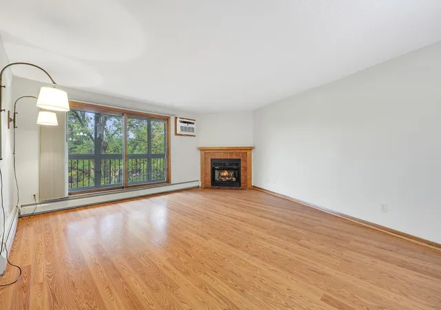 Photo 4 of Condo for sale at 999 41st Avenue NE #307, Minneapolis, MN 55421 | MLS# 7159220 | Listing updated on 2026-10-14