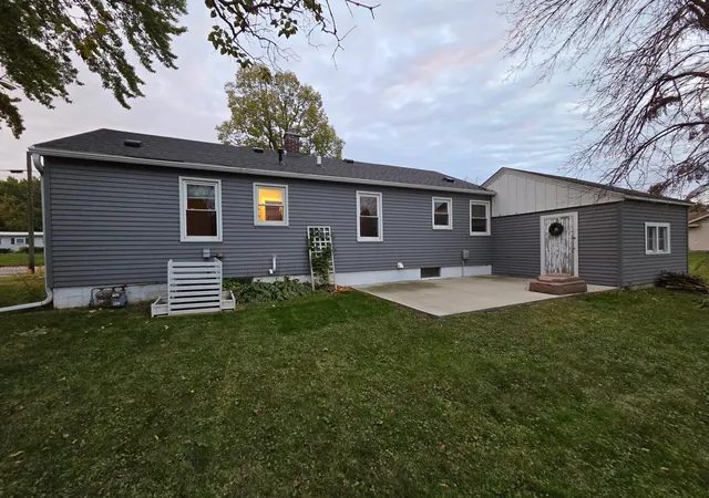 Photo 1 of Single family home for sale at 302 W Main St, Brownsdale, MN 55918 | MLS# 7159223 | Listing updated on 2026-10-14