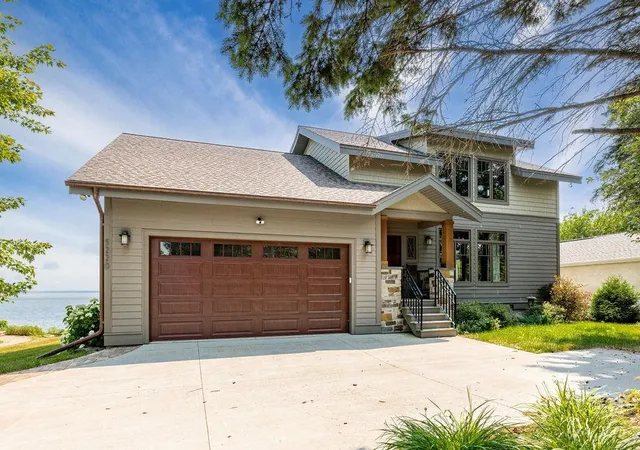 Photo 1 of Single family home for sale at 5220 London Rd, Duluth, MN 55804 | MLS# 7159225 | Listing updated on 2026-10-13