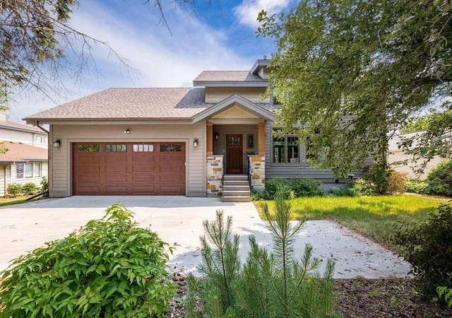 Photo 3 of Single family home for sale at 5220 London Rd, Duluth, MN 55804 | MLS# 7159225 | Listing updated on 2026-10-13