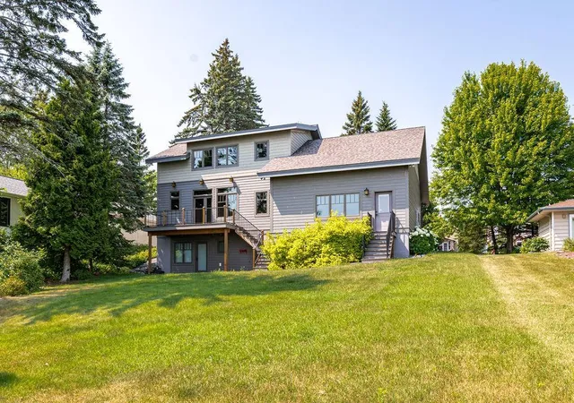Photo 4 of Single family home for sale at 5220 London Rd, Duluth, MN 55804 | MLS# 7159225 | Listing updated on 2026-10-13