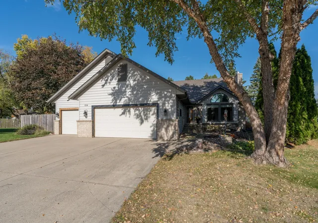 Photo 1 of Single family home for sale at 104 Wadsworth Dr, Mankato, MN 56001 | MLS# 7159226 | Listing updated on 2026-10-23