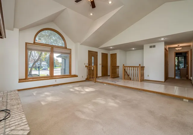 Photo 4 of Single family home for sale at 104 Wadsworth Dr, Mankato, MN 56001 | MLS# 7159226 | Listing updated on 2026-10-23