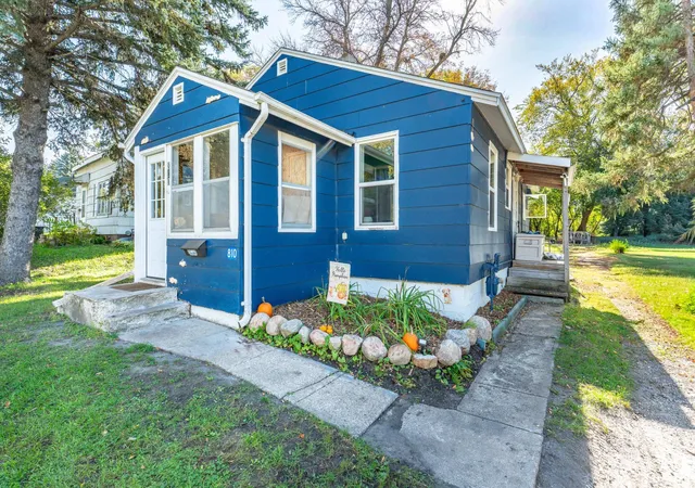 Photo 4 of Single family home for sale at 810 E Junius Ave, Fergus Falls, MN 56537 | MLS# 7159259 | Listing updated on 2026-10-19