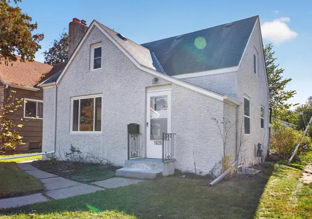 Photo 2 of Single family home for sale at 1626 Minnehaha Ave E, Saint Paul, MN 55106 | MLS# 7159261 | Listing updated on 2026-10-22