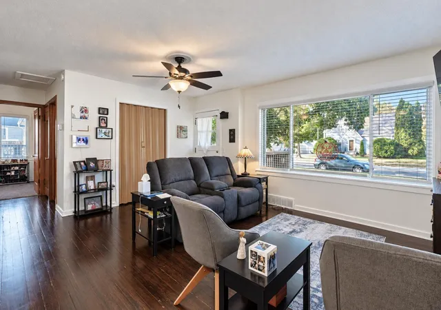 Photo 4 of Single family home for sale at 547 E Main St, Owatonna, MN 55060 | MLS# 7159266 | Listing updated on 2026-10-14