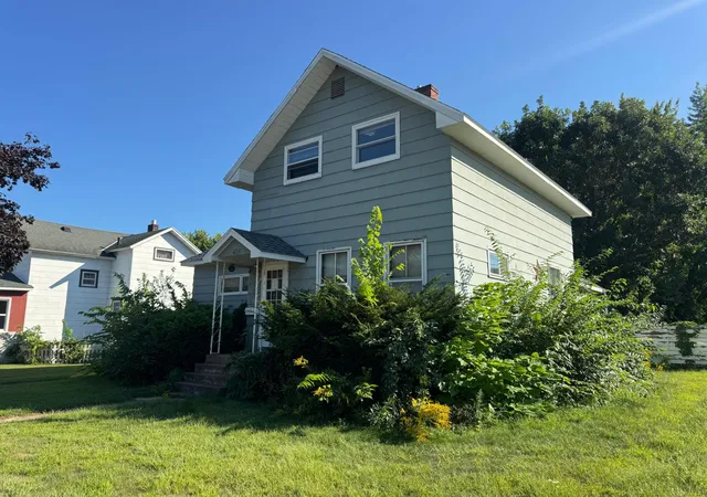 Photo 1 of Single family home for sale at 429 W Mark St, Winona, MN 55987 | MLS# 7159303 | Listing updated on 2026-10-30