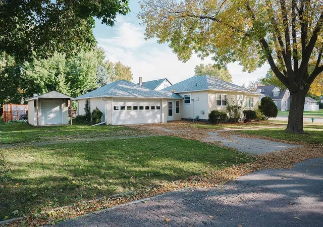 Photo 1 of Single family home for sale at 227 E 9th Street, Blue Earth, MN 56013 | MLS# 7159312 | Listing updated on 2026-10-14