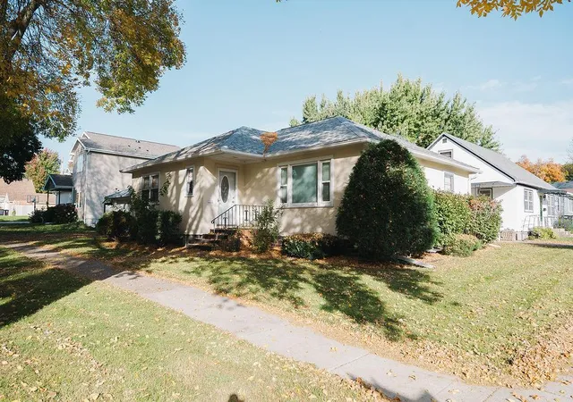Photo 2 of Single family home for sale at 227 E 9th Street, Blue Earth, MN 56013 | MLS# 7159312 | Listing updated on 2026-10-14