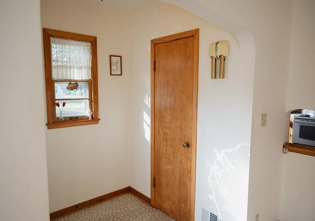 Photo 3 of Single family home for sale at 227 E 9th Street, Blue Earth, MN 56013 | MLS# 7159312 | Listing updated on 2026-10-14