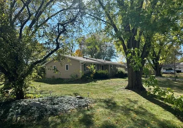 Photo 3 of Single family home for sale at 3301 Selkirk Dr, Burnsville, MN 55337 | MLS# 7159329 | Listing updated on 2026-10-21
