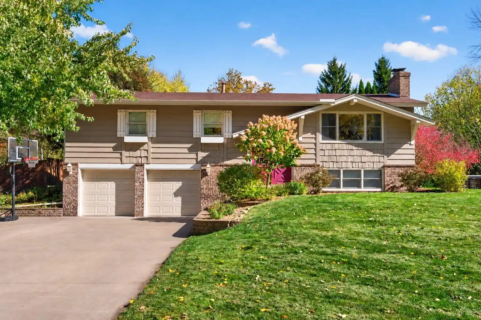Photo 1 of Single family home for sale at 3230 Shadyview Ln N, Minneapolis, MN 55447 | MLS# 7159330 | Listing updated on 2026-10-25