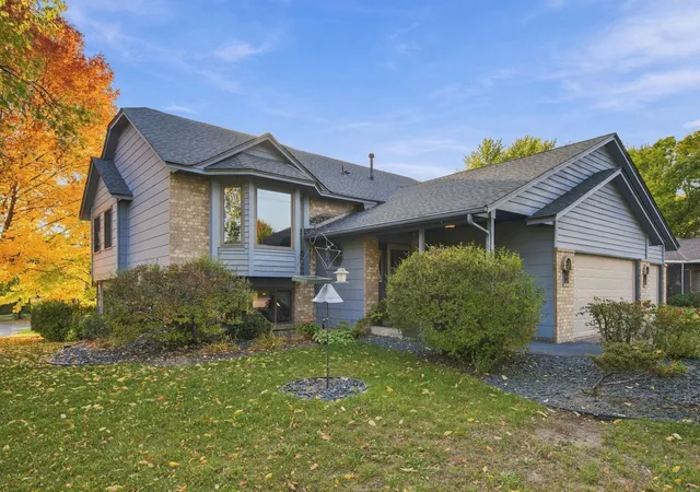 Photo 2 of Single family home for sale at 940 Douglas Ct, Anoka, MN 55303 | MLS# 7159338 | Listing updated on 2026-10-20