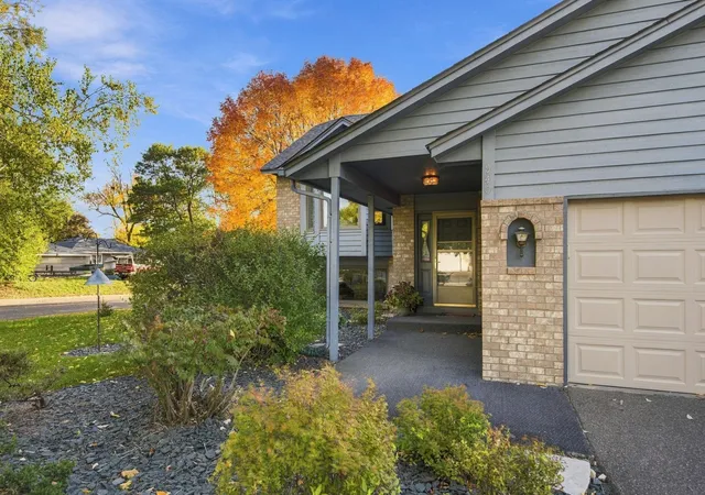 Photo 3 of Single family home for sale at 940 Douglas Ct, Anoka, MN 55303 | MLS# 7159338 | Listing updated on 2026-10-20