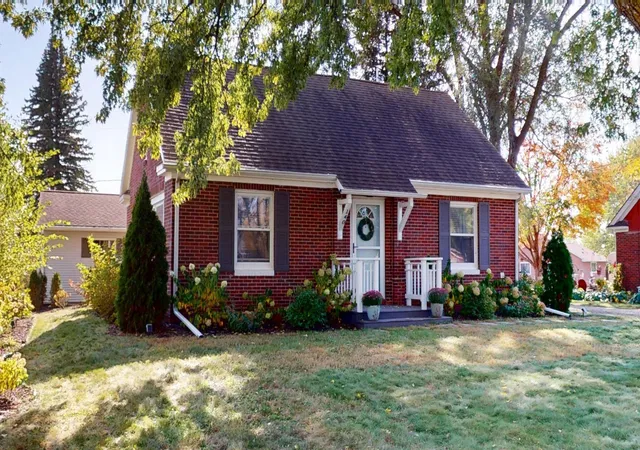 Photo 1 of Single family home for sale at 140 6th Street Se, Glenville, MN 56036 | MLS# 7159339 | Listing updated on 2026-10-22