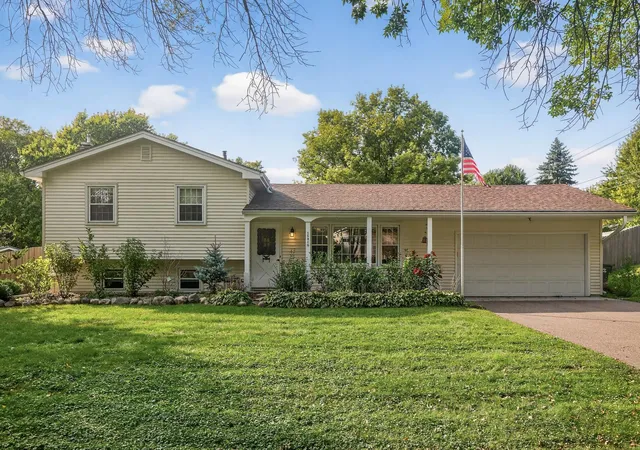 Photo 1 of Sale Pending at 16318 Temple Dr S, Minnetonka, MN 55345 | MLS# 7159345 | Listing updated on 2026-10-13