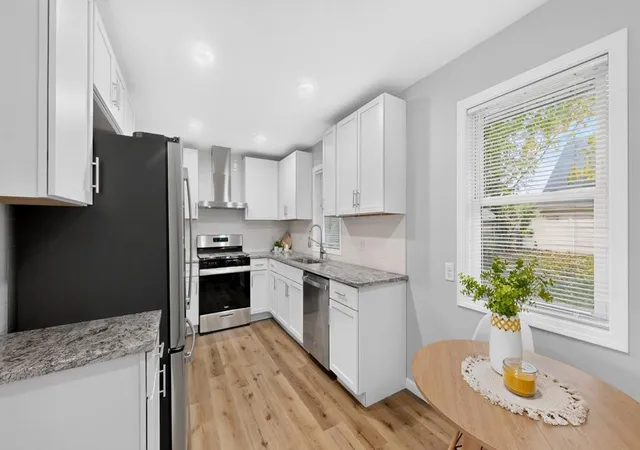 Photo 2 of Single family home for sale at 427 21st Avenue Sw, Rochester, MN 55902 | MLS# 7159349 | Listing updated on 2026-10-20