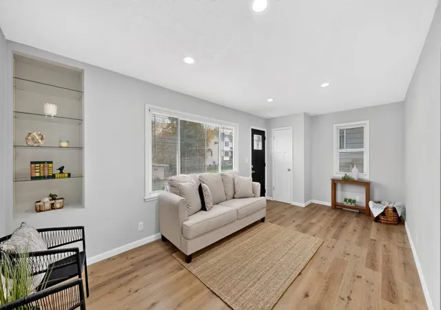 Photo 3 of Single family home for sale at 427 21st Avenue Sw, Rochester, MN 55902 | MLS# 7159349 | Listing updated on 2026-10-20