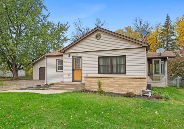 Photo 3 of Single family home for sale at 420 2nd Street Se, Braham, MN 55006 | MLS# 7159356 | Listing updated on 2026-10-21