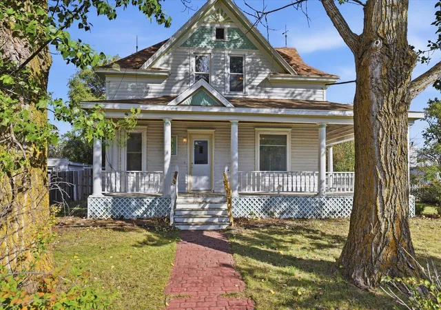 Photo 1 of Single family home for sale at 302 2nd Street Nw, Bertha, MN 56437 | MLS# 7159360 | Listing updated on 2026-10-23