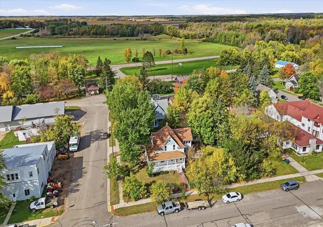 Photo 3 of Single family home for sale at 302 2nd Street Nw, Bertha, MN 56437 | MLS# 7159360 | Listing updated on 2026-10-23