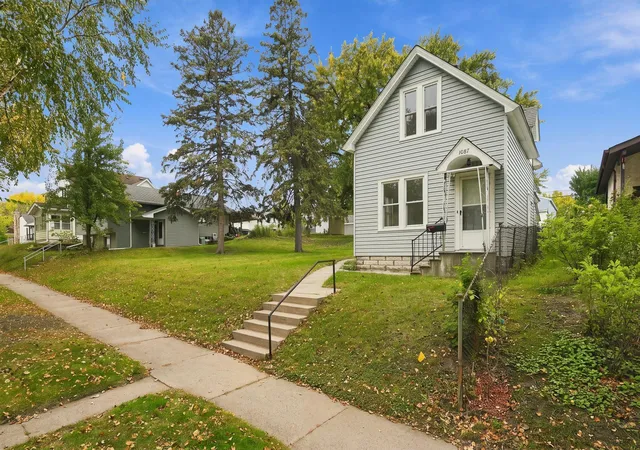 Photo 3 of Single family home for sale at 1087 Matilda St, Saint Paul, MN 55117 | MLS# 7159367 | Listing updated on 2026-10-14