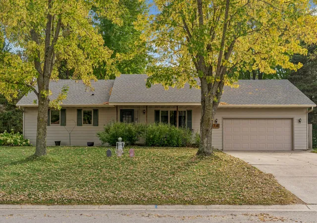 Single family home for sale at 213 Ridgecrest Dr, Cannon Falls, MN 55009 | MLS# 7159388