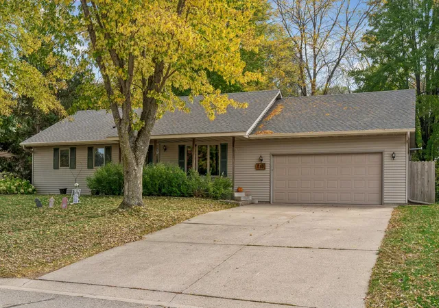 Photo 2 of Single family home for sale at 213 Ridgecrest Dr, Cannon Falls, MN 55009 | MLS# 7159388 | Listing updated on 2026-10-15