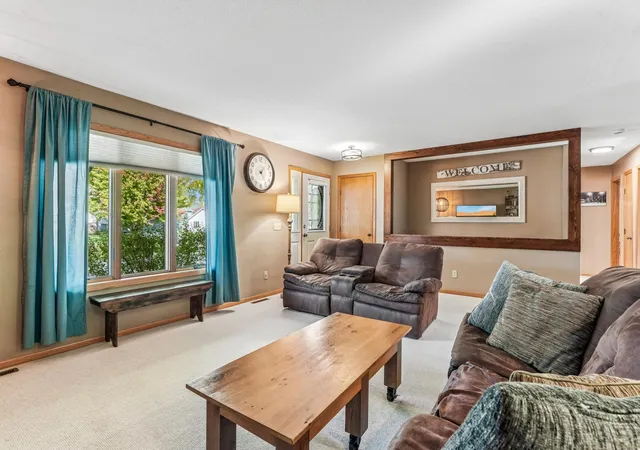 Photo 3 of Single family home for sale at 213 Ridgecrest Dr, Cannon Falls, MN 55009 | MLS# 7159388 | Listing updated on 2026-10-15