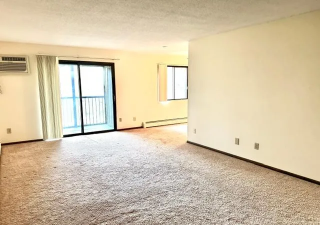 Photo 4 of Condo for sale at 4101 Parklawn Ave #331, Minneapolis, MN 55435 | MLS# 7159393 | Listing updated on 2026-10-14