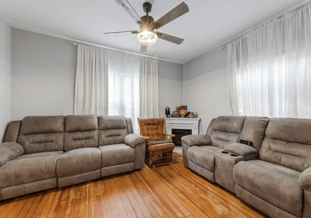 Photo 1 of Single family home for sale at 400 E Grove St, Caledonia, MN 55921 | MLS# 7159394 | Listing updated on 2026-10-22
