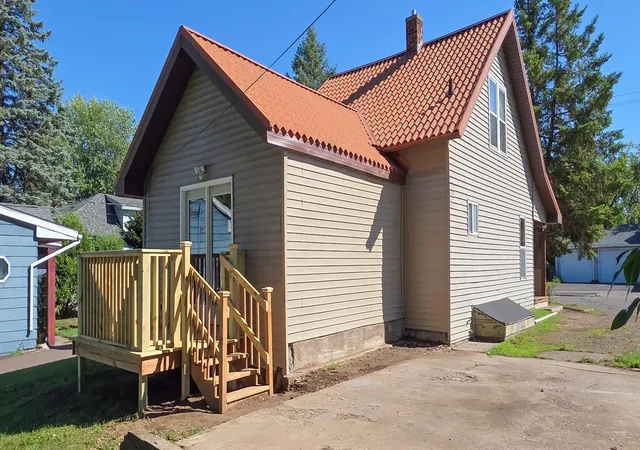 Photo 2 of Single family home for sale at 901 Park Ave, Cloquet, MN 55720 | MLS# 7159396 | Listing updated on 2026-10-14