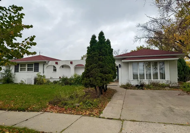 Photo 2 of Sale Pending at 1502 Elm St N, Fargo, ND 58102 | MLS# 7159399 | Listing updated on 2026-10-16
