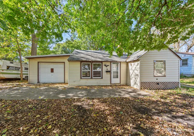 Photo 2 of Single family home for sale at 1415 N Elm St, Fairmont, MN 56031 | MLS# 7159433 | Listing updated on 2026-10-20
