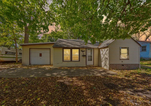 Photo 3 of Single family home for sale at 1415 N Elm St, Fairmont, MN 56031 | MLS# 7159433 | Listing updated on 2026-10-20