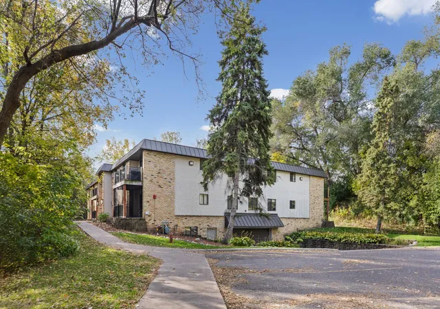 Photo 1 of Condo for sale at 1725 Dellwood Ave #204, Roseville, MN 55113 | MLS# 7159445 | Listing updated on 2026-10-28