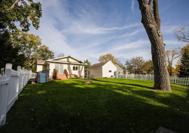 Photo 3 of Sale Pending at 118 S Oregon Ave, Morris, MN 56267 | MLS# 7159470 | Listing updated on 2026-10-21