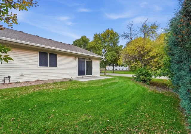 Photo 3 of Townhouse for sale at 324 Valley View Dr Se, Willmar, MN 56201 | MLS# 7159479 | Listing updated on 2026-10-19