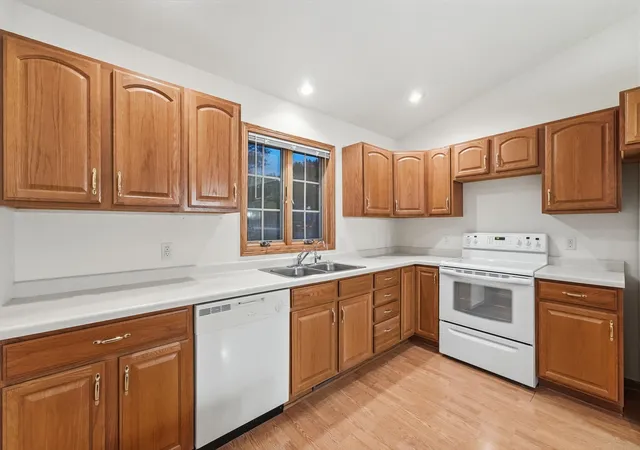 Photo 4 of Townhouse for sale at 324 Valley View Dr SE, Willmar, MN 56201 | MLS# 7159479 | Listing updated on 2026-10-19