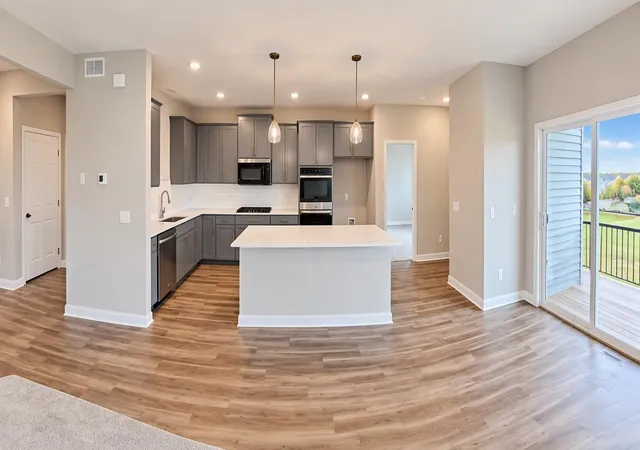Photo 3 of Single family home for sale at 2147 Bluff Hts Dr, Shakopee, MN 55379 | MLS# 7159561 | Listing updated on 2026-10-23