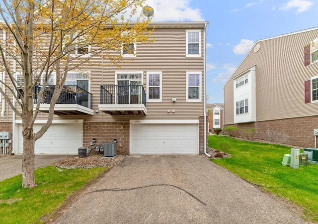 Photo 4 of Single family home for sale at 15726 Frisian Ln, Apple Valley, MN 55124 | MLS# 7159575 | Listing updated on 2026-10-20