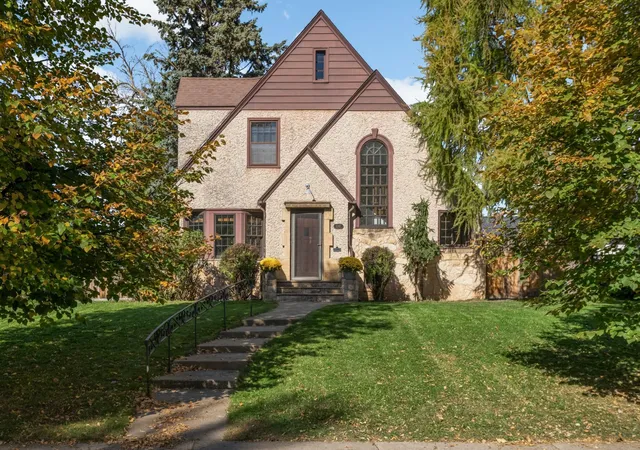 Single family home for sale at 1787 Hillcrest Ave, Saint Paul, MN 55116 | MLS# 7159583