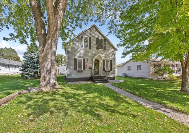 Single family home for sale at 1009 S Jefferson St, New Ulm, MN 56073 | MLS# 7159584