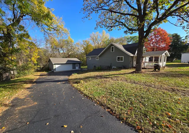 Photo 2 of Single family home for sale at 424 Water St E, Cannon Falls, MN 55009 | MLS# 7159636 | Listing updated on 2026-10-22
