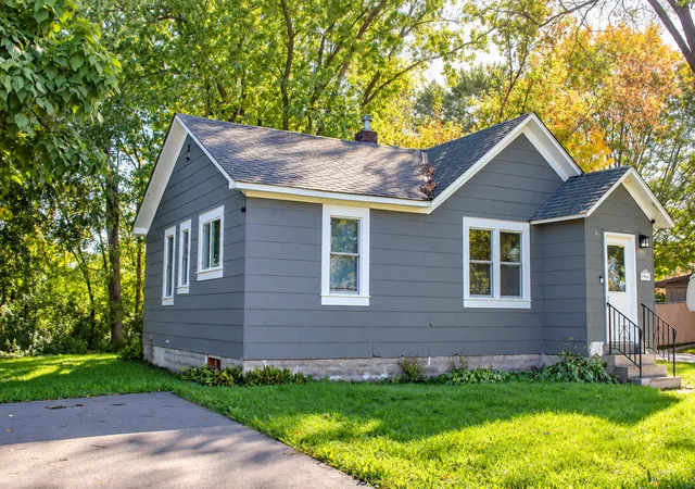 Photo 1 of Single family home for sale at 1960 Ide St, Saint Paul, MN 55109 | MLS# 7159638 | Listing updated on 2026-10-14