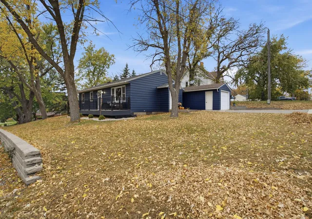Photo 4 of Single family home for sale at 213 1st Avenue SE, New London, MN 56273 | MLS# 7159644 | Listing updated on 2026-10-22